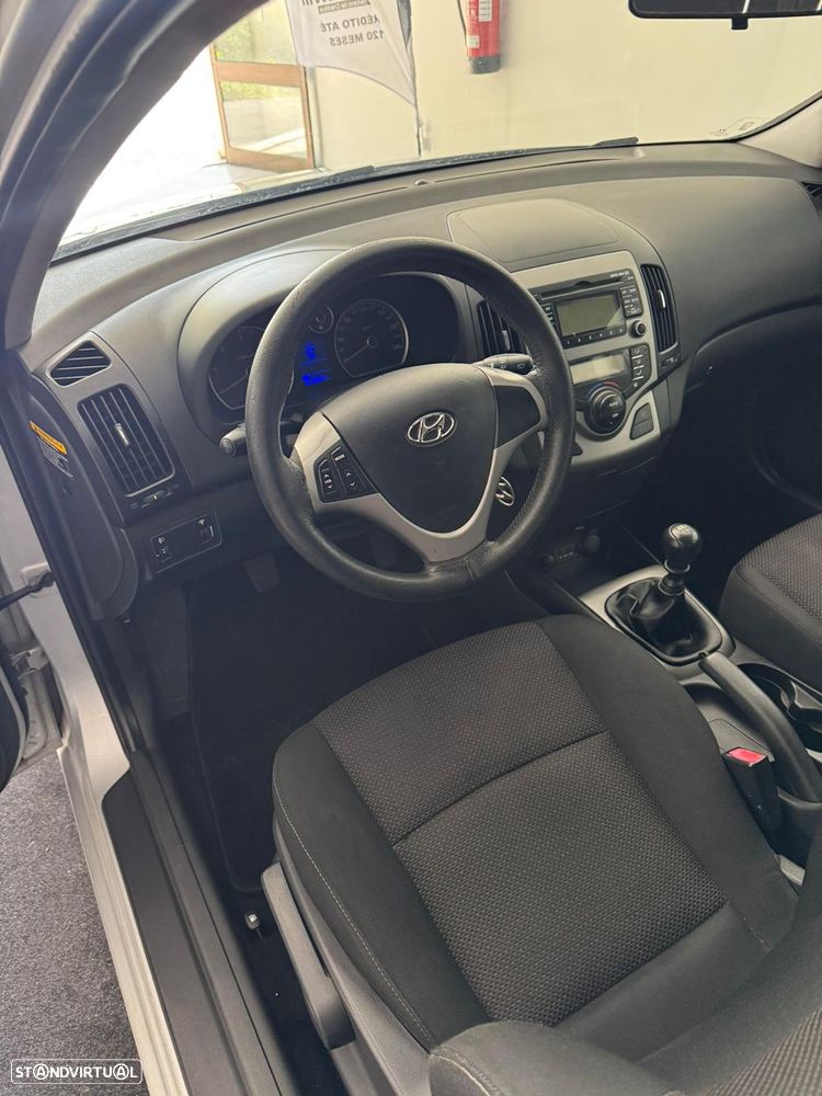 Hyundai i30 1.6 CRDI Comfort DPF - 10