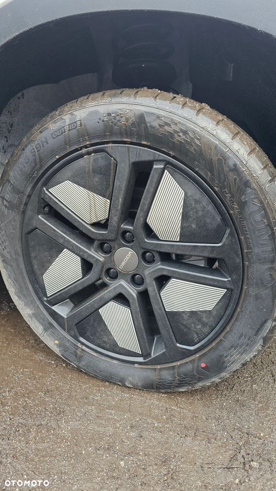 Prawie nowe oponki z salonu Omoda - 2