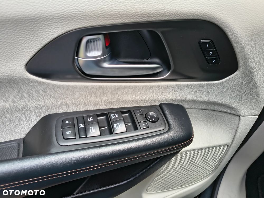 Chrysler Pacifica - 13