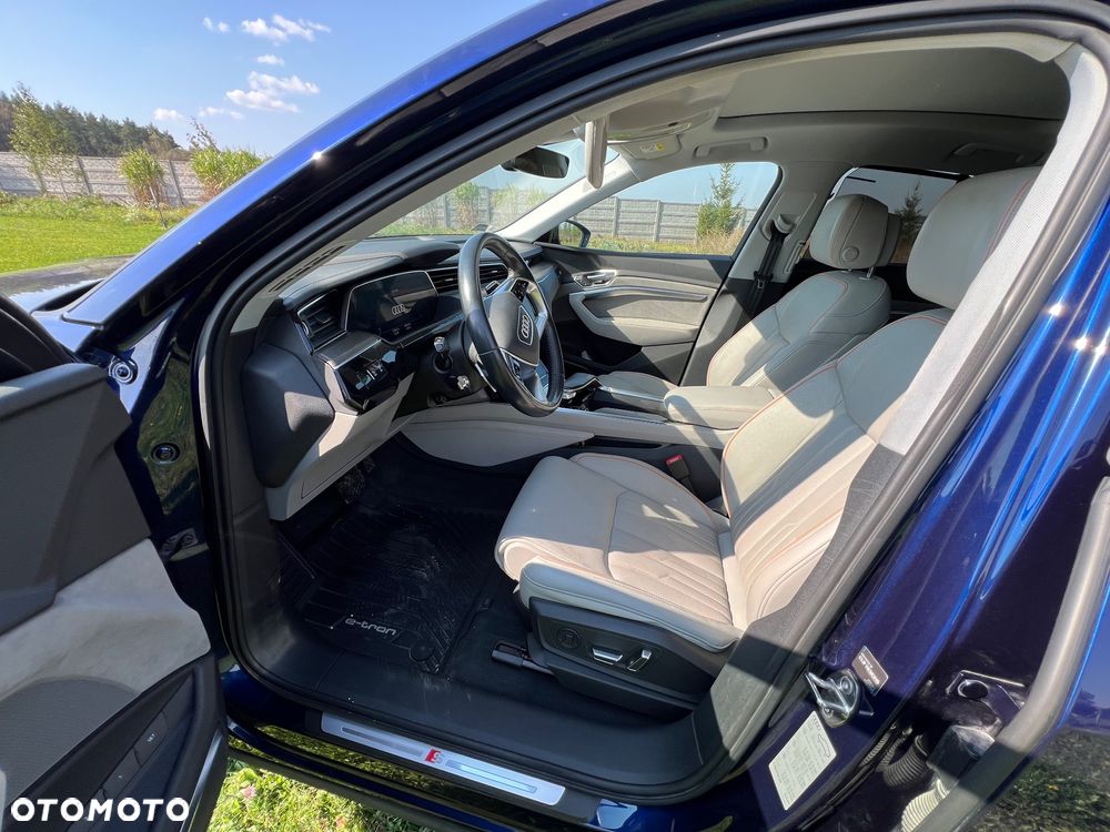 Audi Q8 Sportback e-tron 55 quattro S line - 36