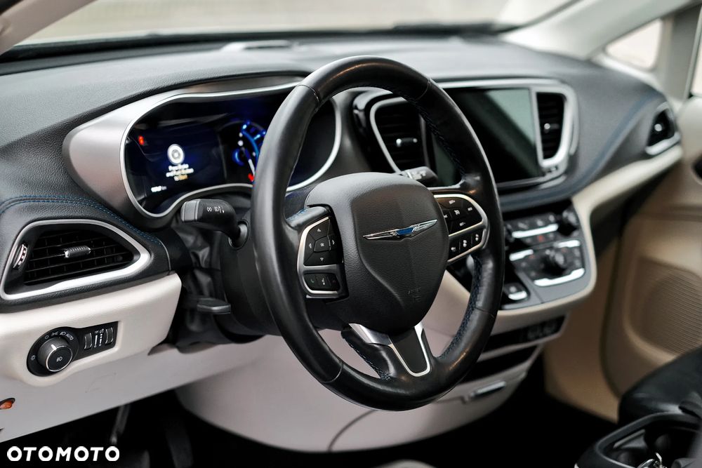 Chrysler Pacifica - 12