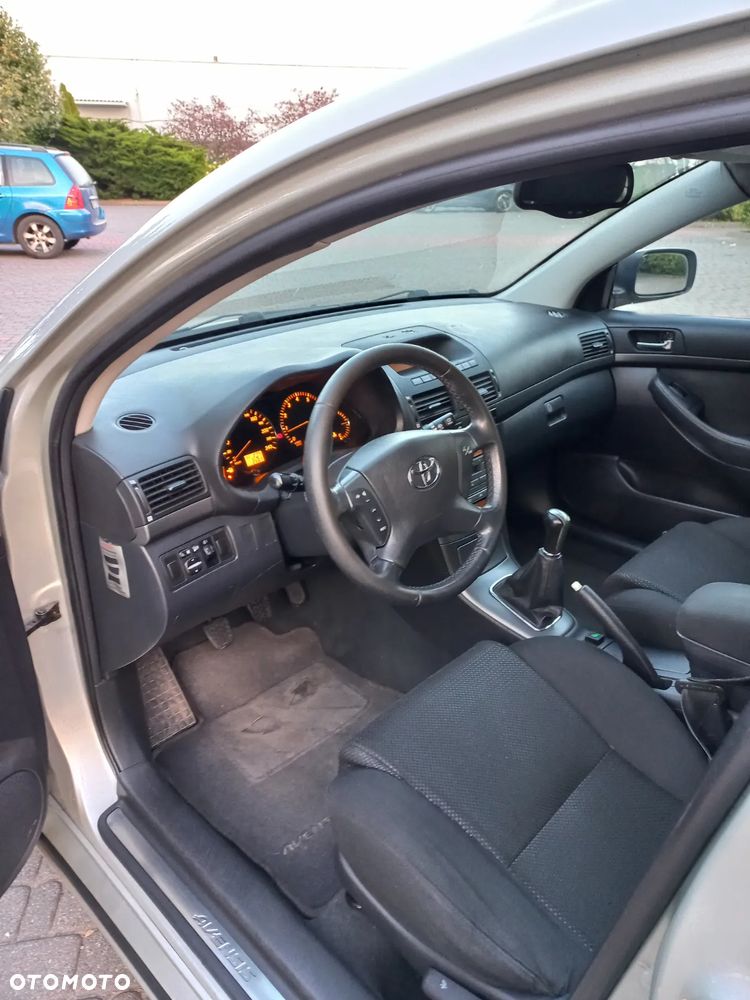 Toyota Avensis 1.8 VVT-i Luna - 15