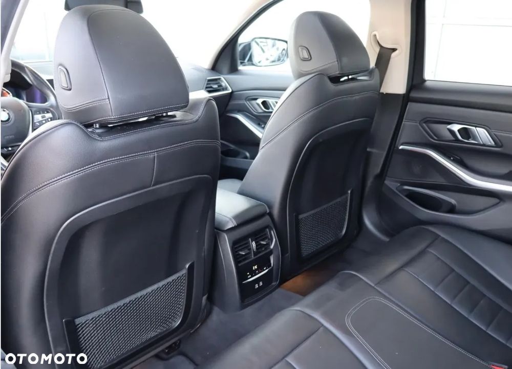 BMW Seria 3 320d Luxury Line - 11