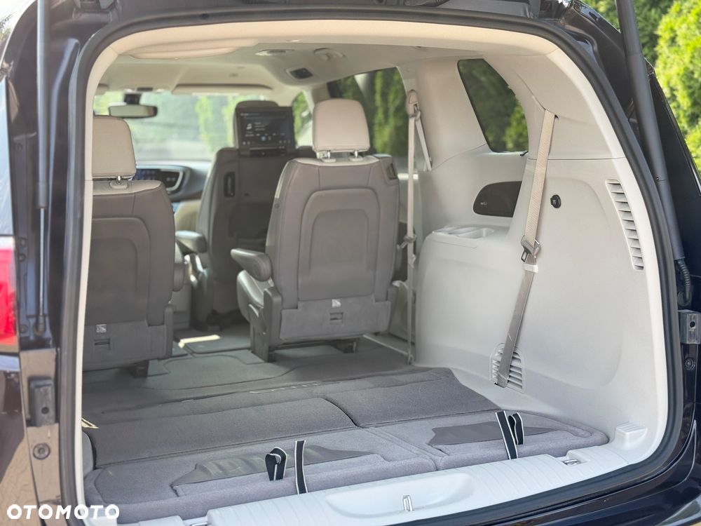Chrysler Pacifica - 27