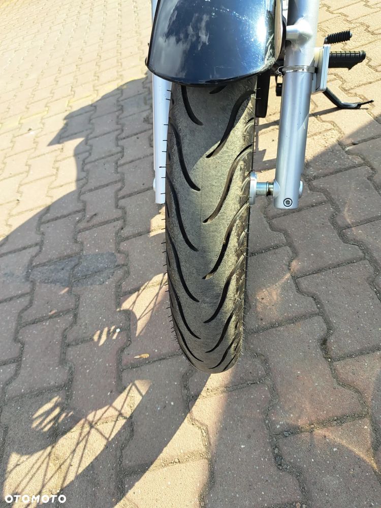 Suzuki Intruder - 21