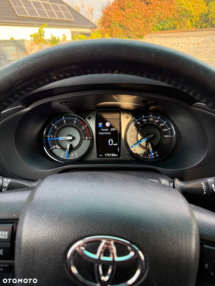 Toyota Hilux - 8