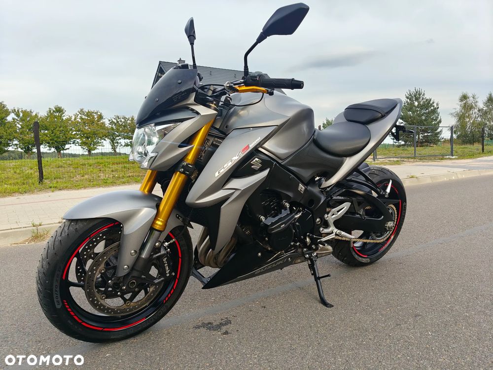 Suzuki GSX - 24