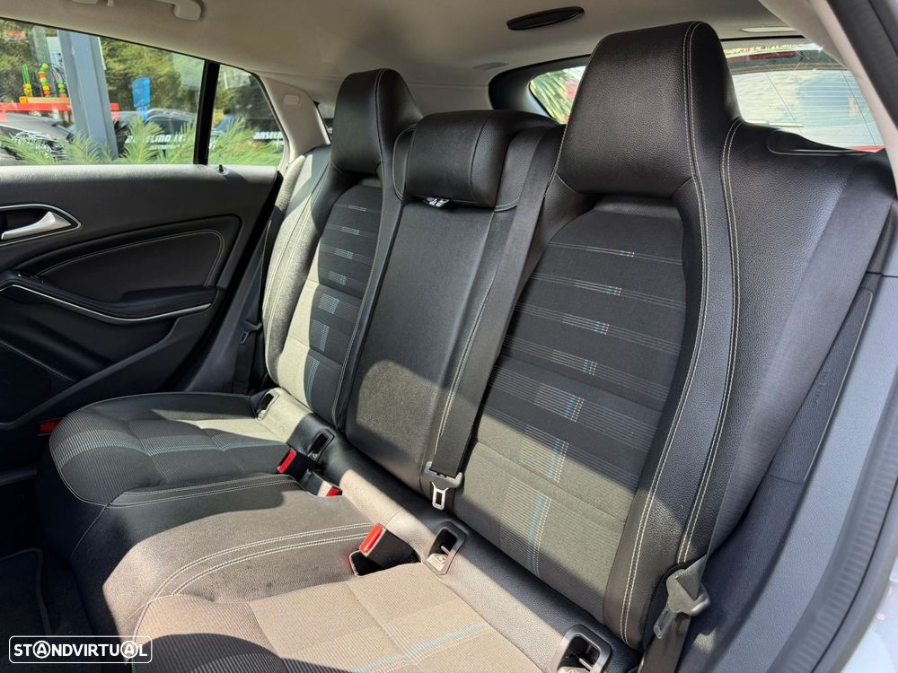 Mercedes-Benz CLA 180 d Shooting Brake Urban - 17