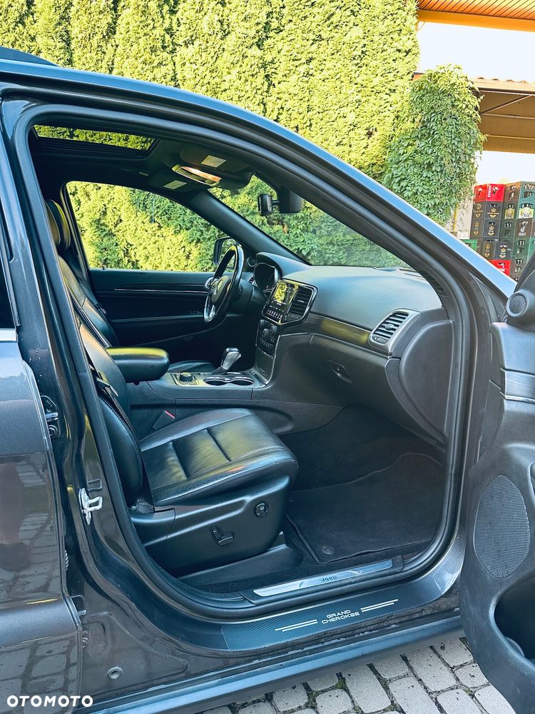 Jeep Grand Cherokee - 22