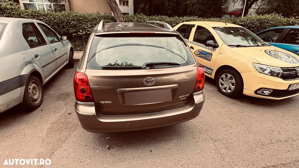 Toyota Avensis - 7