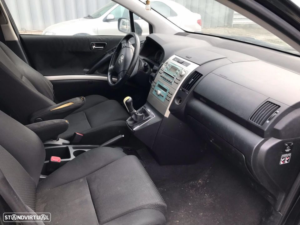 Toyota Corolla Verso 1.8 VVT-i 2005   - Para Peças - 6