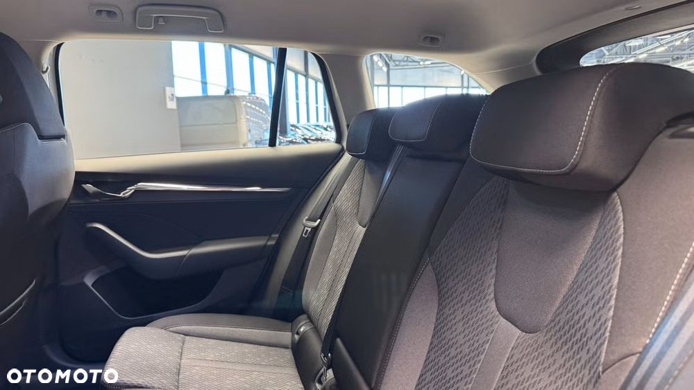 Skoda Octavia 2.0 TDI Selection DSG - 6