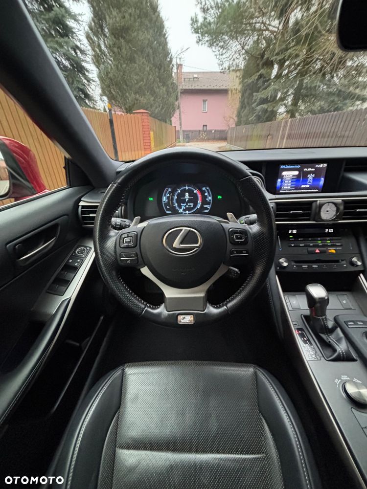Lexus IS 200t / 300 F Sport - 24