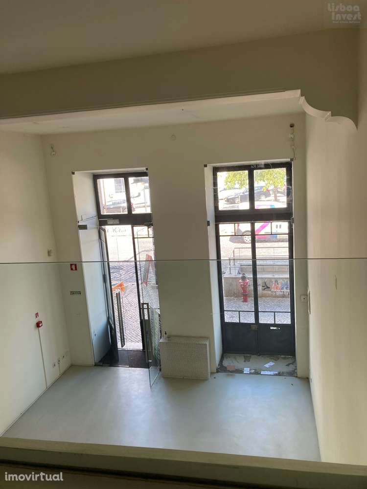 Loja remodelada, com 2 grandes montras, pé direito de 3,2m - Grande imagem: 5/11