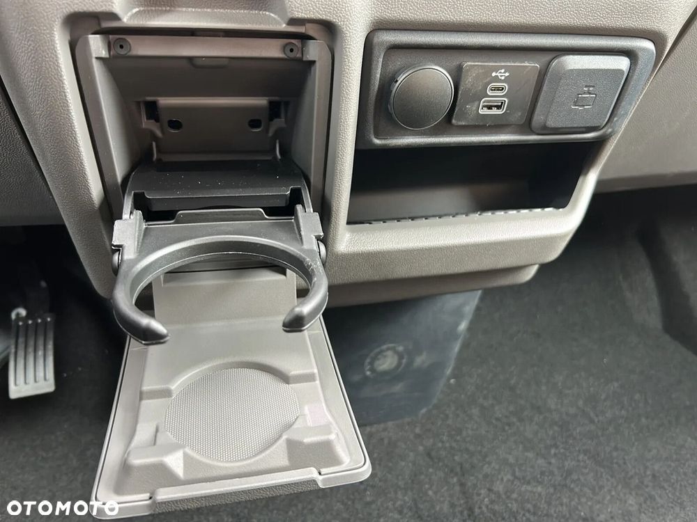 Volkswagen Caravelle - 32