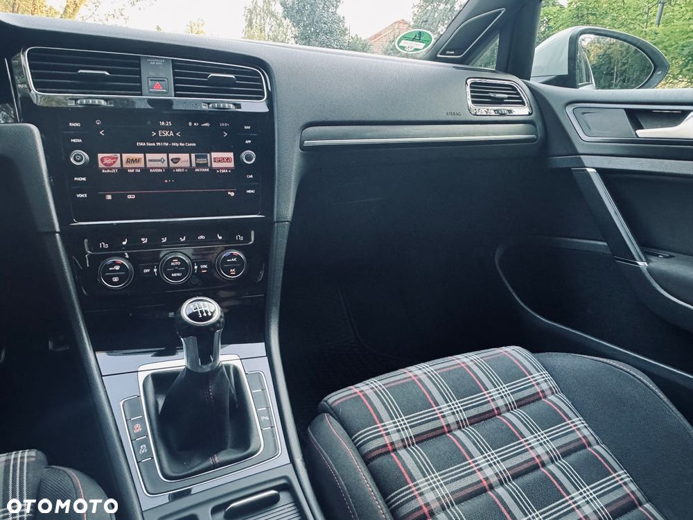 Volkswagen Golf GTI (BlueMotion Technology) - 19