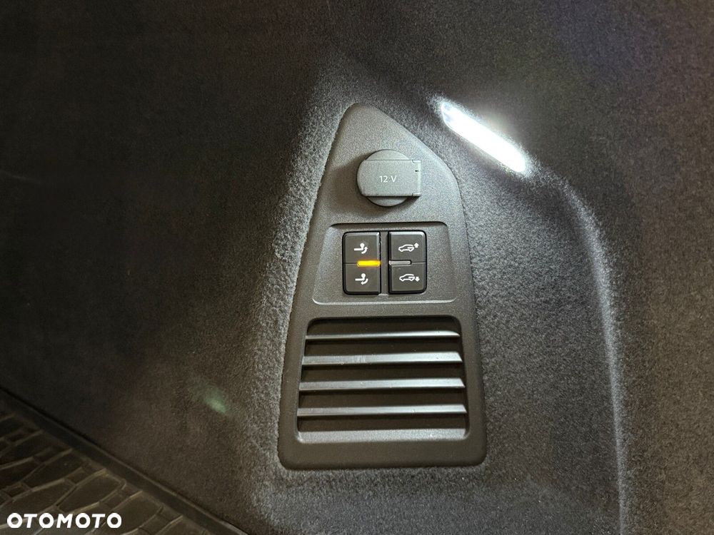 Volkswagen Touareg - 12