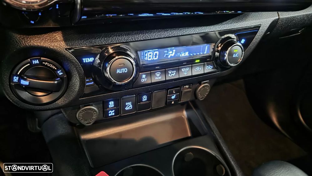 Toyota Hilux 2.8 D-4D 4WD GR Sport II - 48