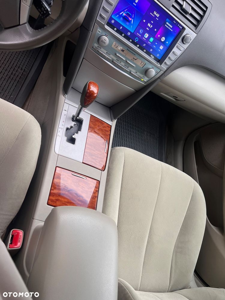 Toyota Camry - 6