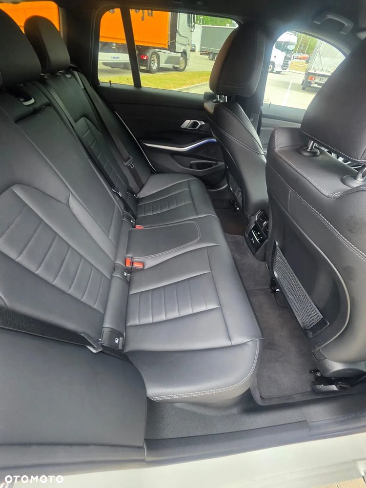 BMW Seria 3 320d Touring - 28