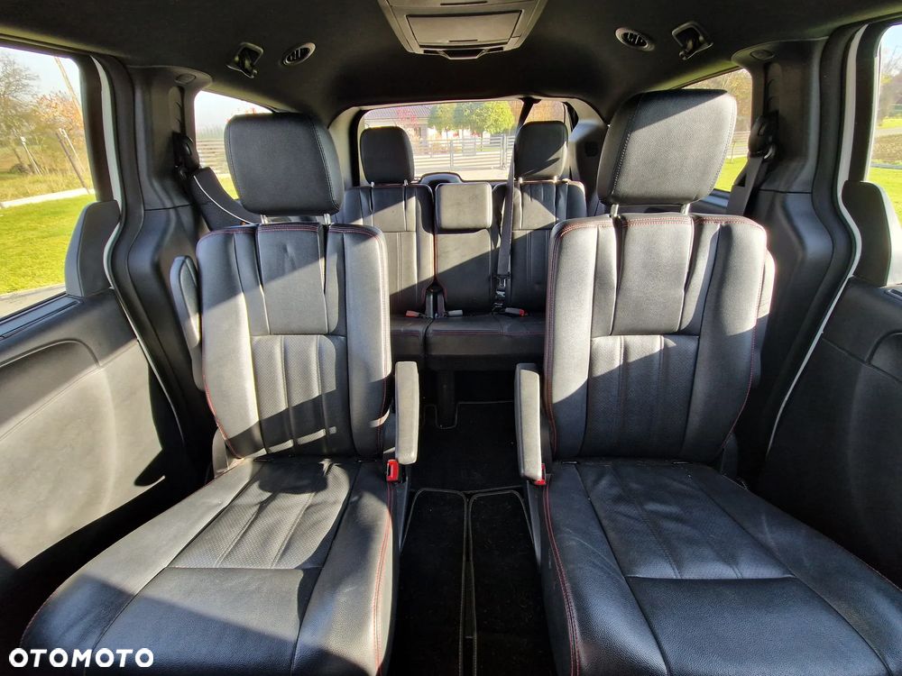 Dodge Grand Caravan - 9