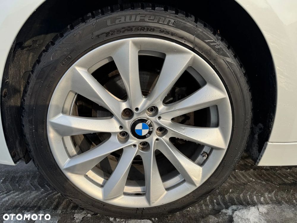 BMW Seria 3 320d Sport Line - 35
