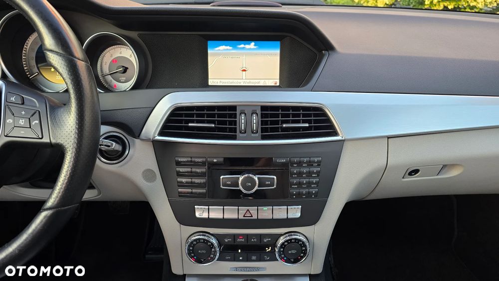 Mercedes-Benz Klasa C 180 BlueEFFICIENCY Avantgarde - 16