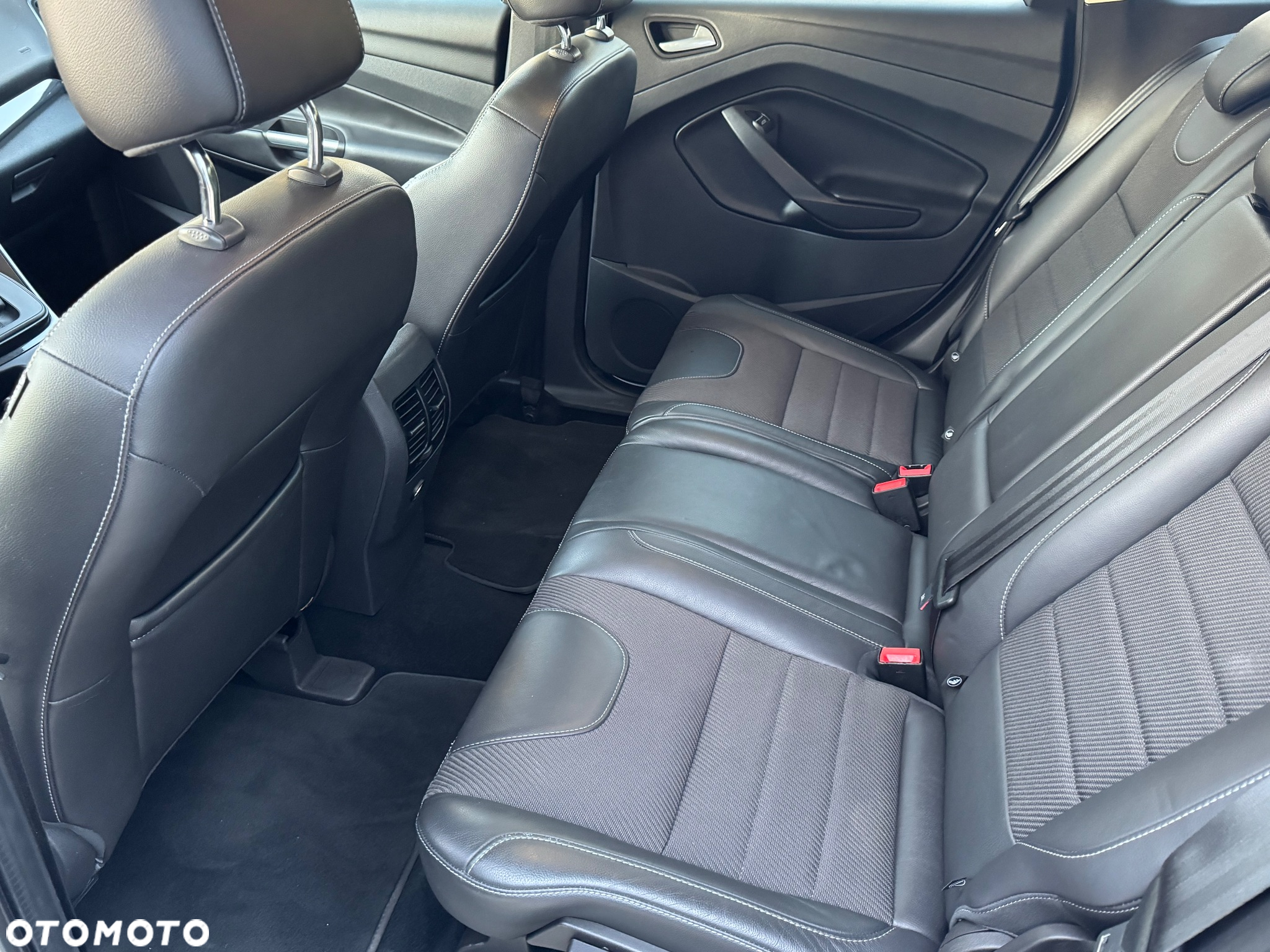 Ford Kuga 1.5 EcoBoost 4WD Titanium - 16