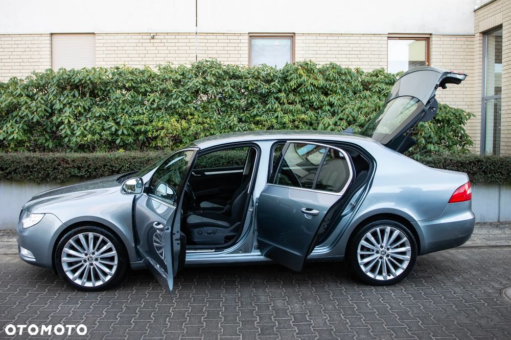 Skoda Superb 3.6 V6 4x4 DSG Elegance - 8