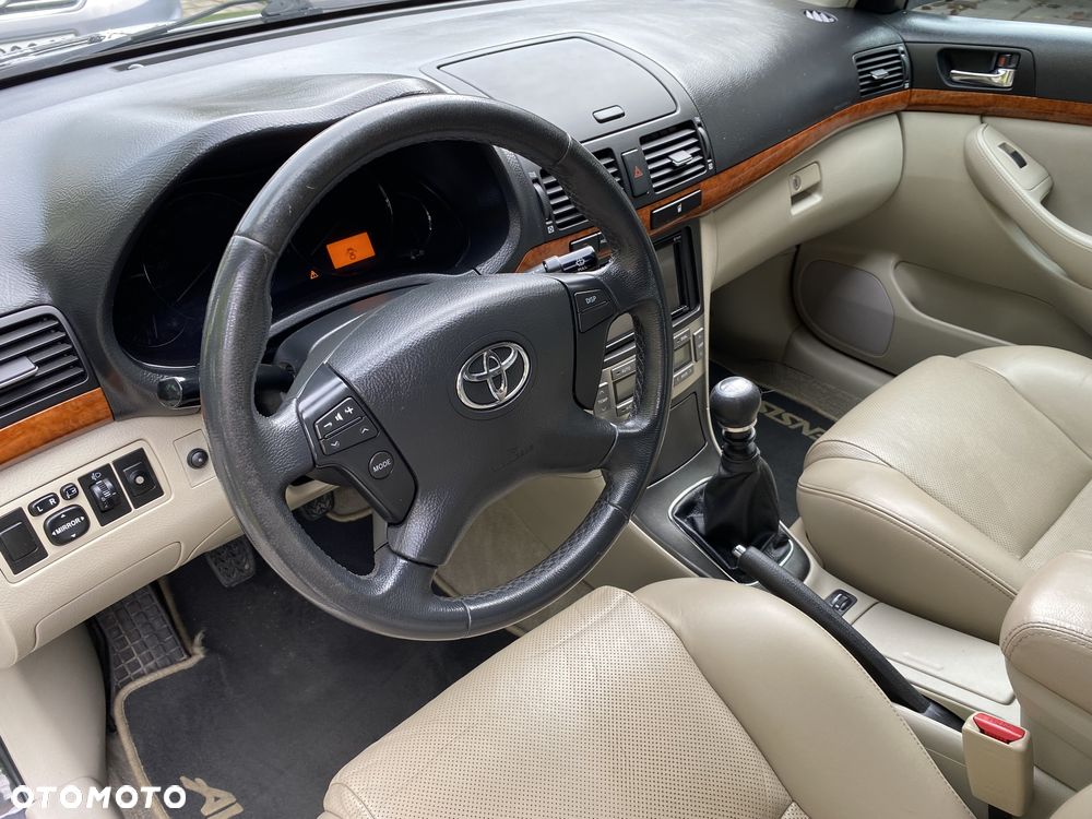 Toyota Avensis 2.0 D-4D Premium - 17