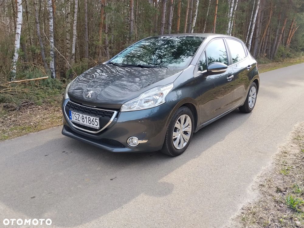 Peugeot 208 - 1