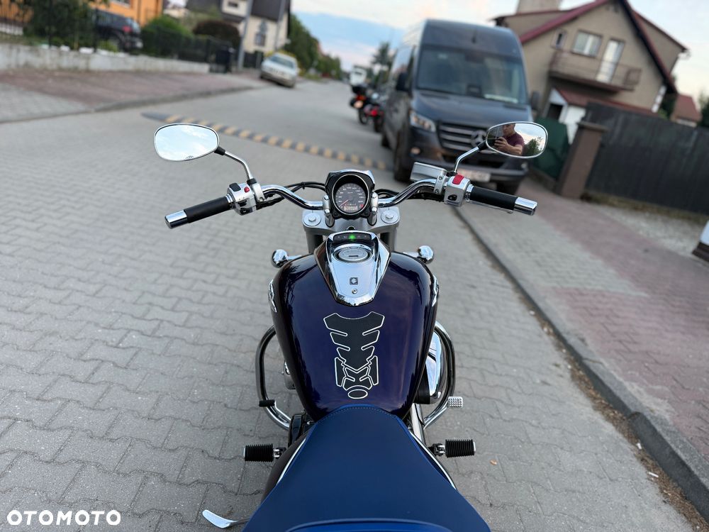 Suzuki Intruder - 15