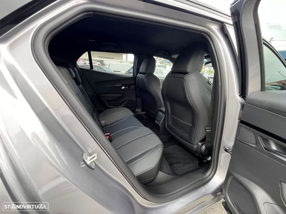 Peugeot e-2008 50 kWh GT - 37