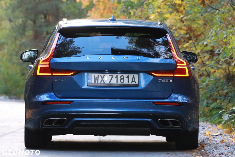 Volvo V60 T6 AWD R-Design - 4