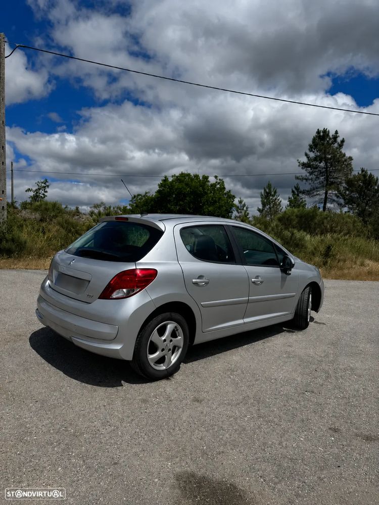Peugeot 207 1.4 HDi Premium - 2