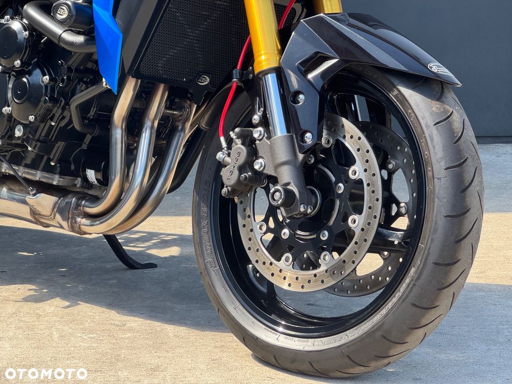Suzuki GSR - 6