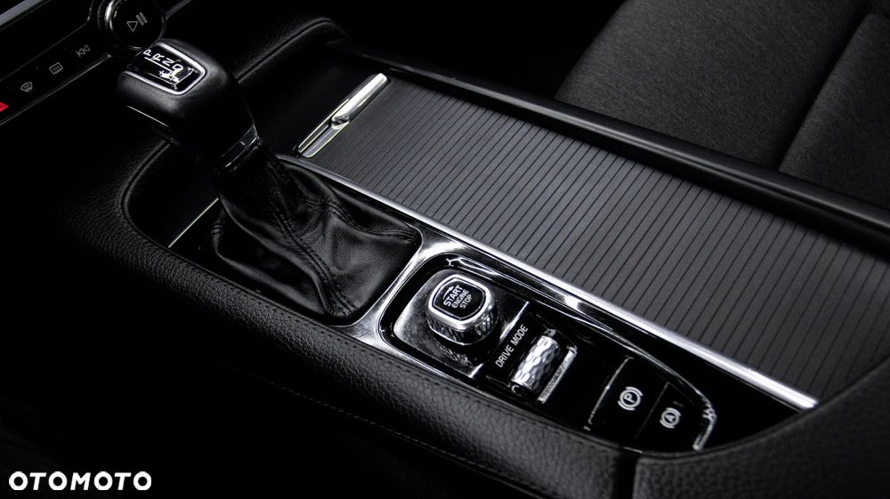 Volvo V90 Cross Country D4 SCR AWD Pro - 23