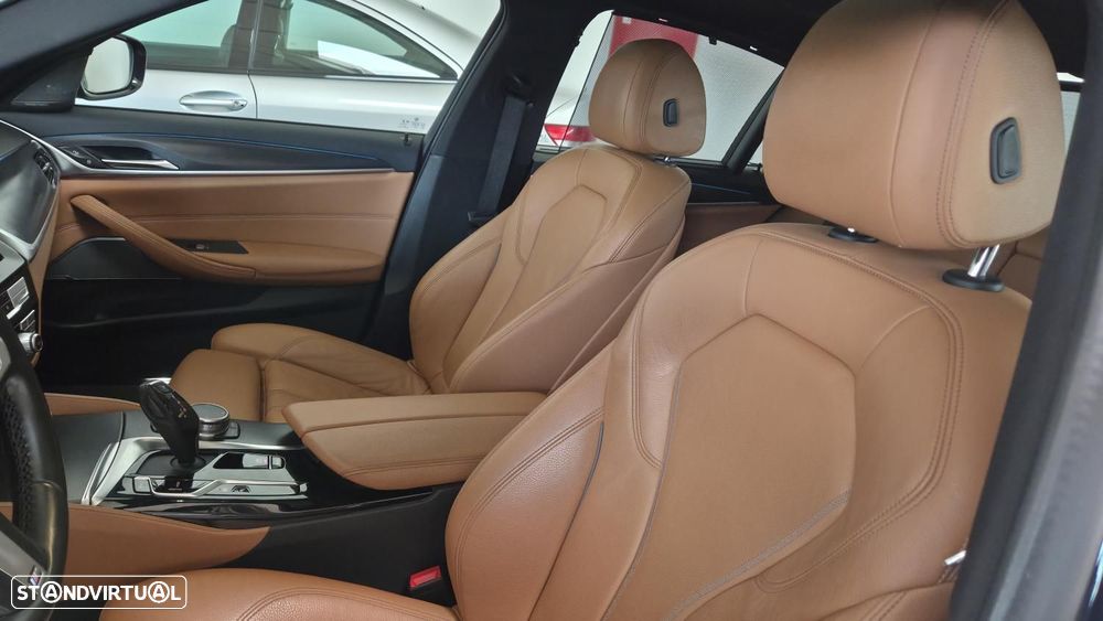 BMW 530 e Pack Desportivo M - 11