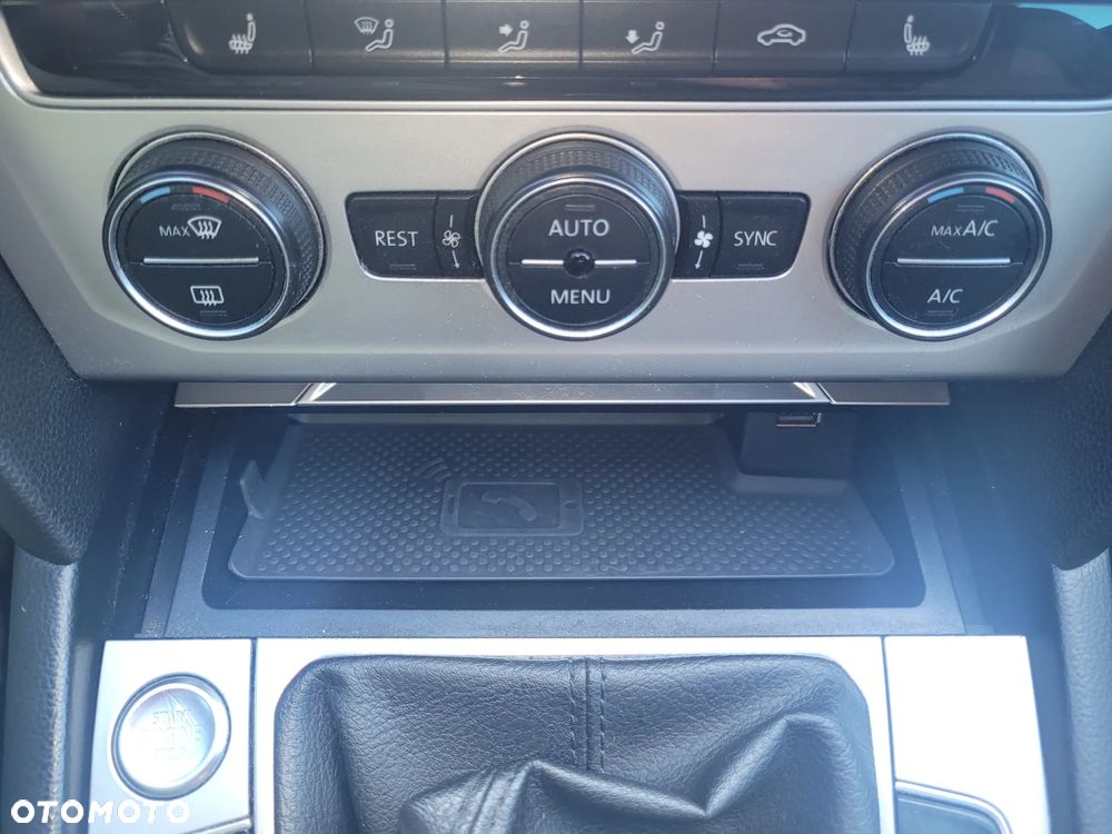 Volkswagen Passat - 8