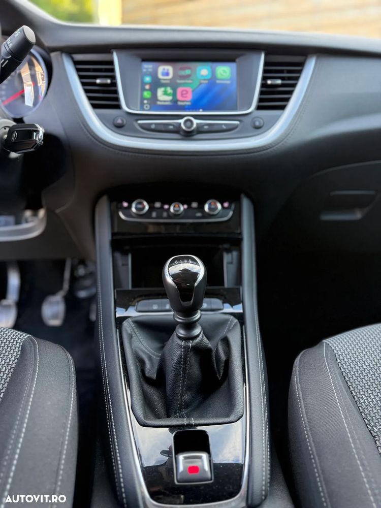 Opel Grandland X 1.2 Turbo START/STOP GLX - 13