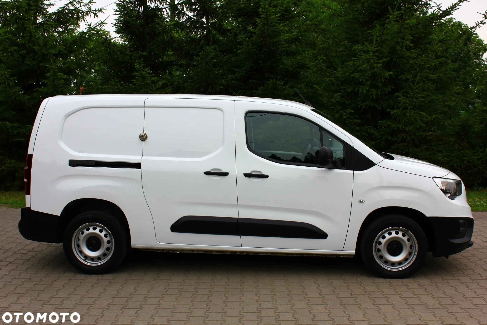 Opel Combo 1.5 CDTI 102KM LONG L2 3 OSOBOWY  NAVIGACJA KAMERA COFANIA CLIMATRONIC DWUSTREFOWY - 21