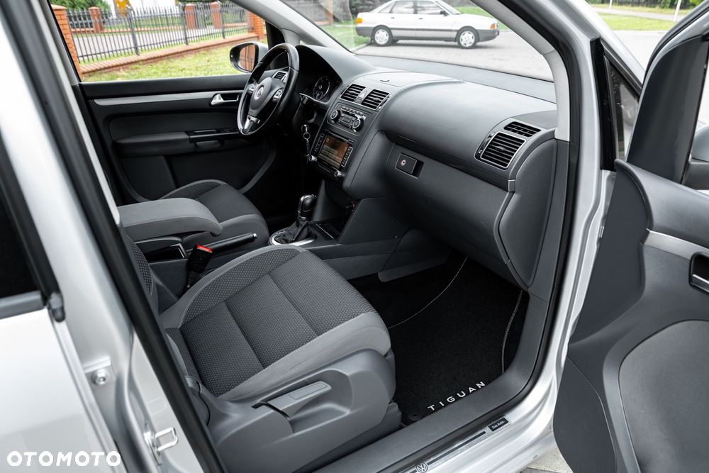 Volkswagen Touran 2.0 TDI DPF BlueMotion Technology DSG STYLE - 23