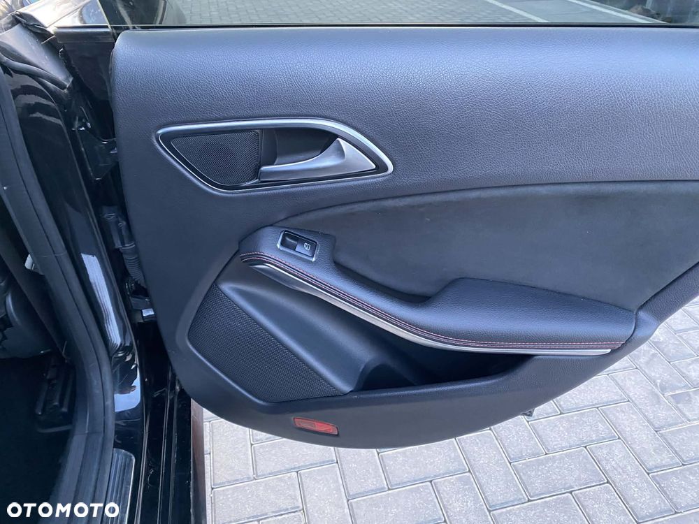Mercedes-Benz CLA 220 CDI 7G-DCT AMG Line - 19