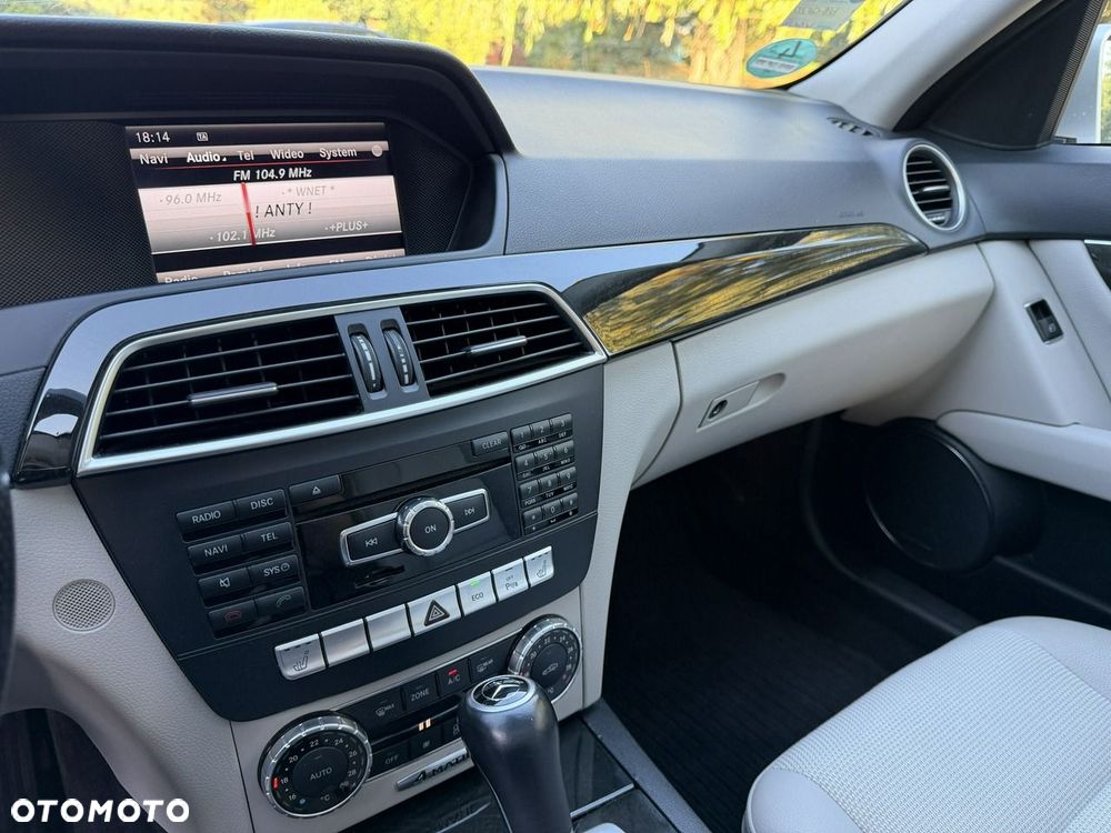 Mercedes-Benz Klasa C 250 CDI DPF 4Matic 7G-TRONIC BlueEFFICIENCY Avantgarde - 11