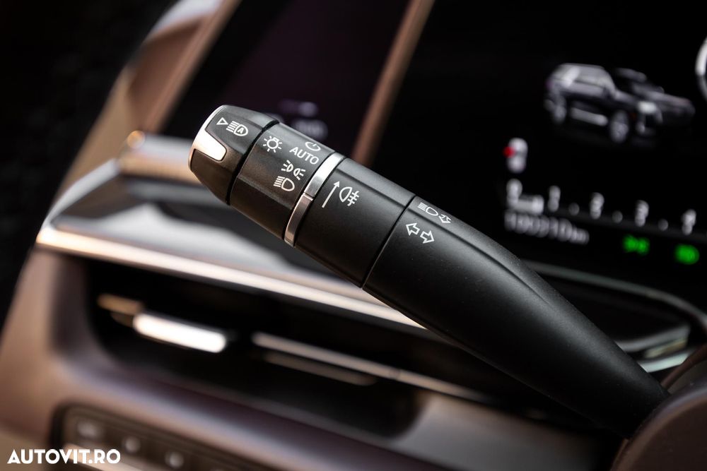 Cadillac Escalade - 23