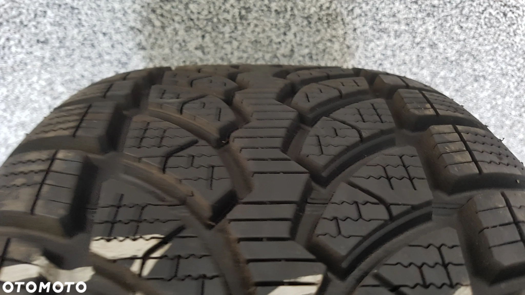 BRIDGESTONE BLIZZAK LM-32 RFT  225/50R17  225/50/17 - 9