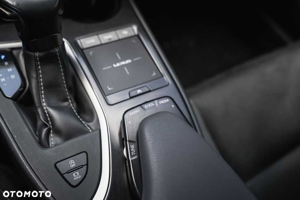 Lexus UX - 24