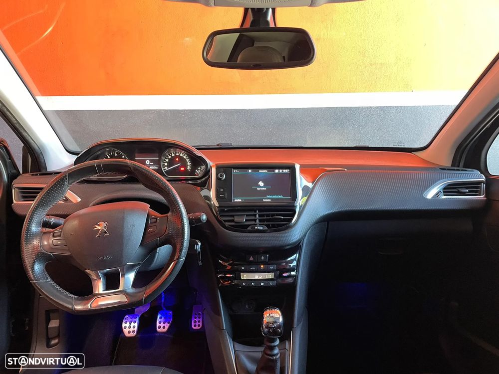 Peugeot 208 1.6 BlueHDi GT Line - 9