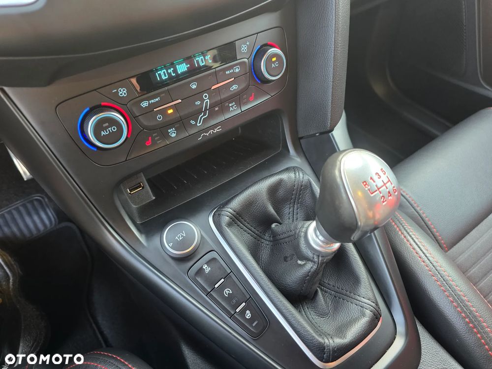 Ford Focus 2.0 EcoBoost ST mit Leder-Exclusiv-Paket - 27