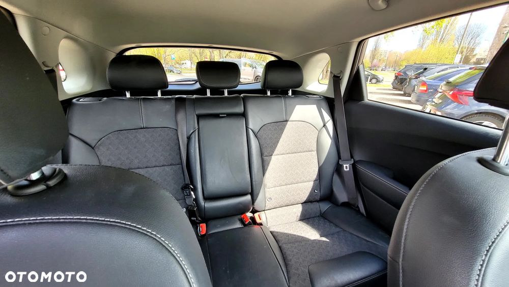 Kia Niro 1.6 GDI Hybrid Business Line - 17